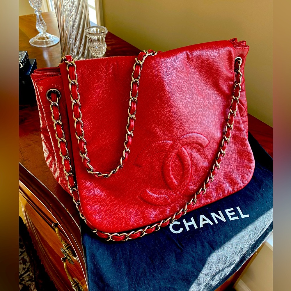 CHANEL Red Leather Bag with Gold Chain